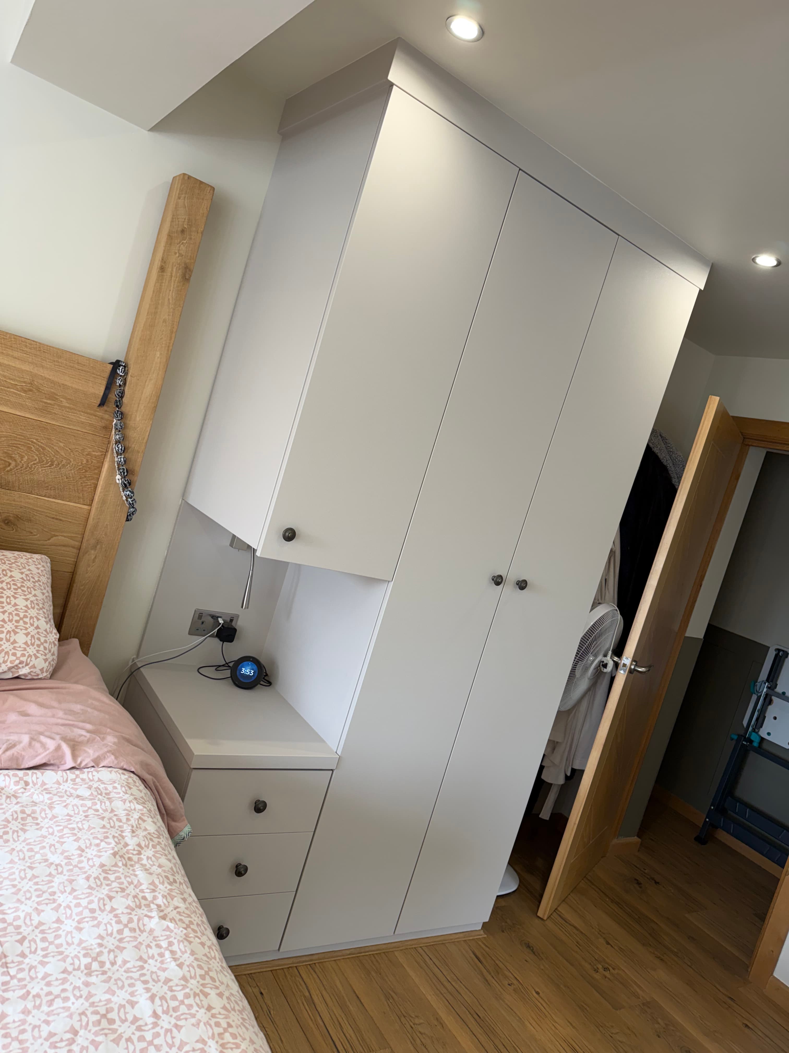 Built-in wardrobe Chesterfield — white wardrobe with bedside unit after