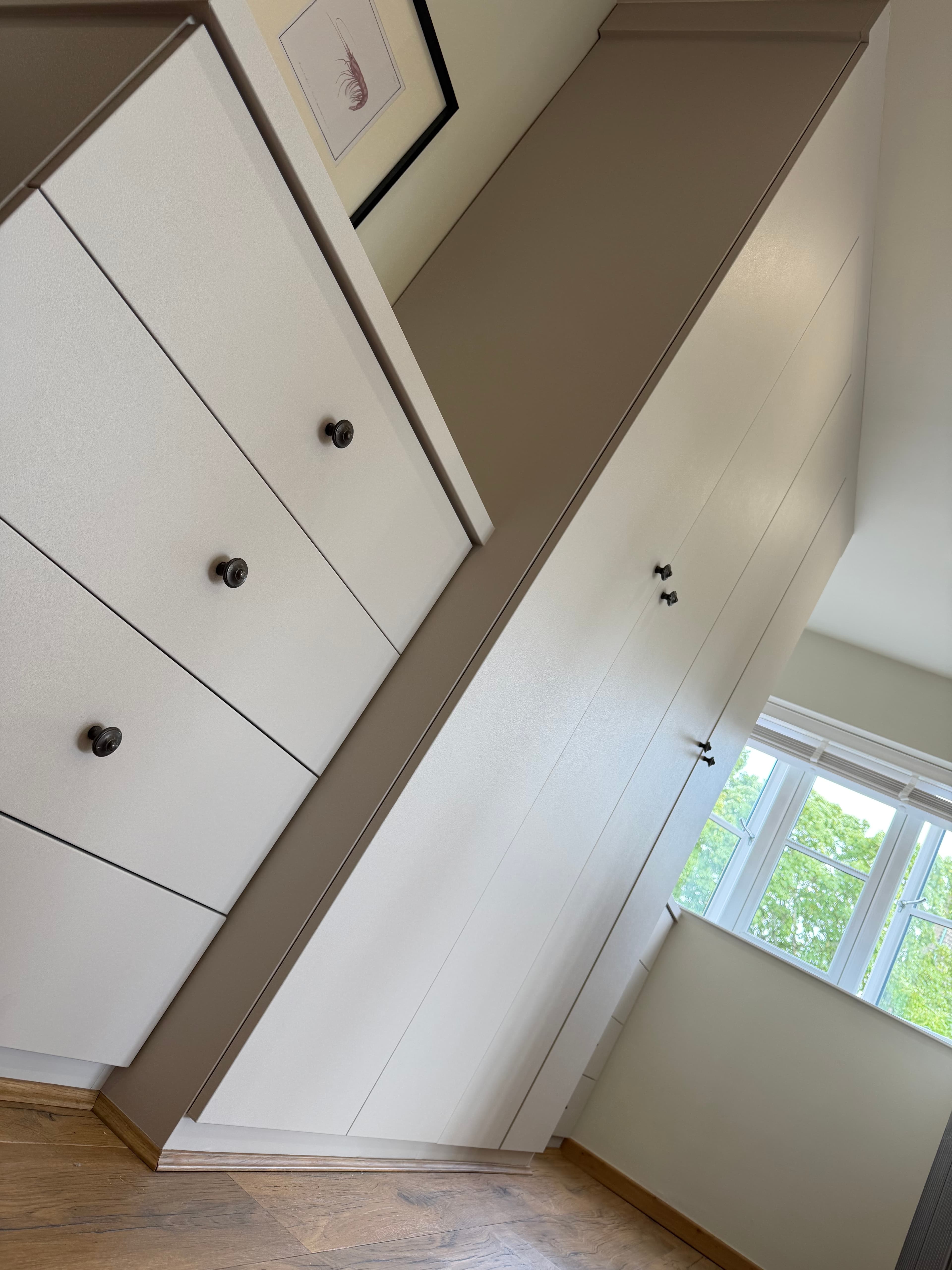 Built-in wardrobe Chesterfield — bedroom fitted storage after