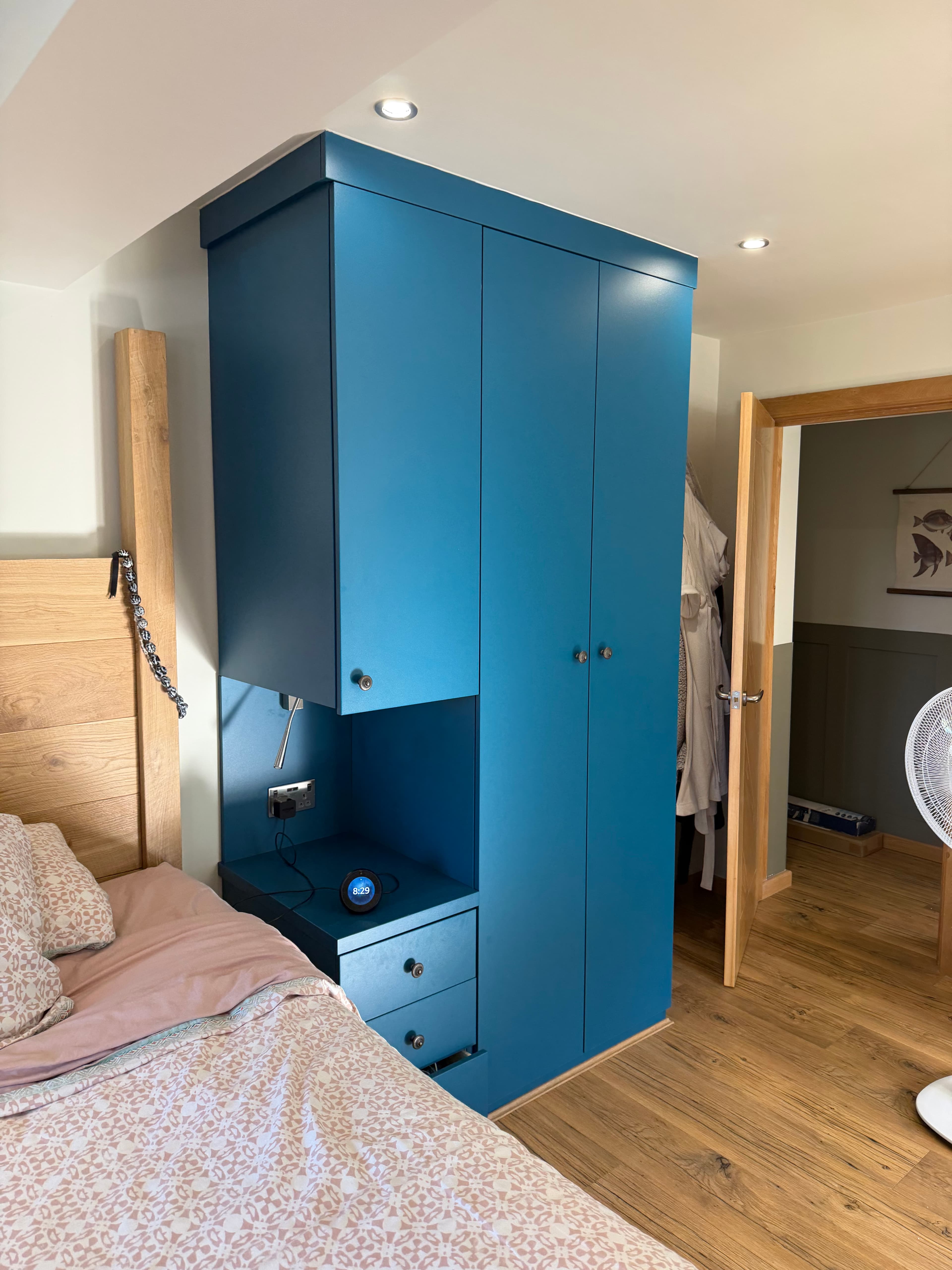 Built-in wardrobe Chesterfield — existing bedroom furniture before