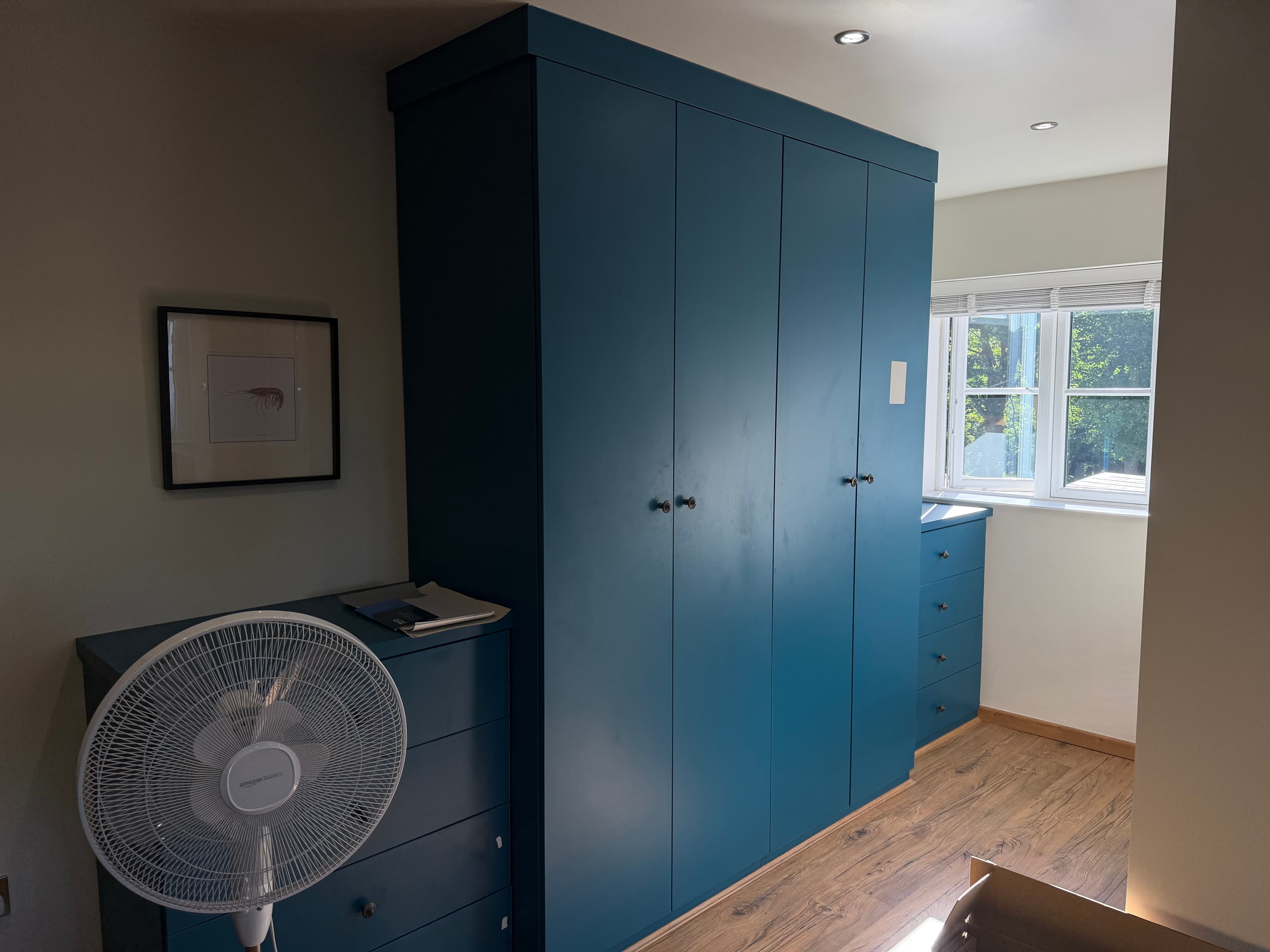 Built-in wardrobe Chesterfield — old wardrobe unit before